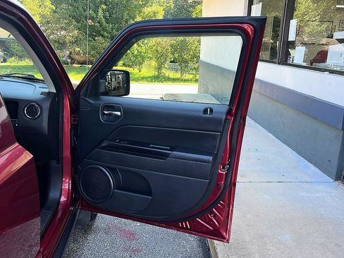 Used 2017 Jeep Patriot High Altitude AWD/4WD image 31