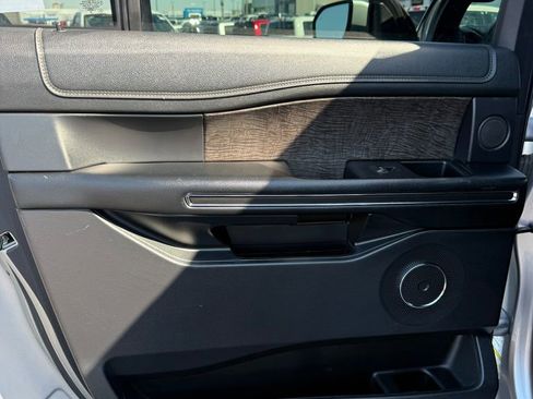 Used 2021 Ford Expedition Max Limited image 16