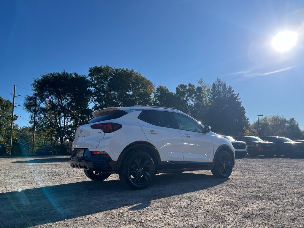 Used 2024 Buick Encore GX Sport Touring FWD image 5