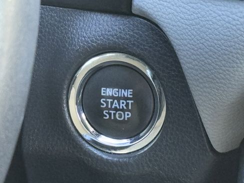 Used 2022 Toyota RAV4 XLE Premium image 32