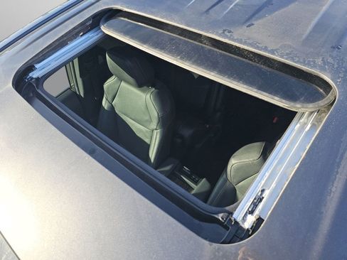 Used 2025 Toyota Sienna Limited image 29