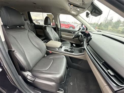 Used 2025 Kia Carnival image 23