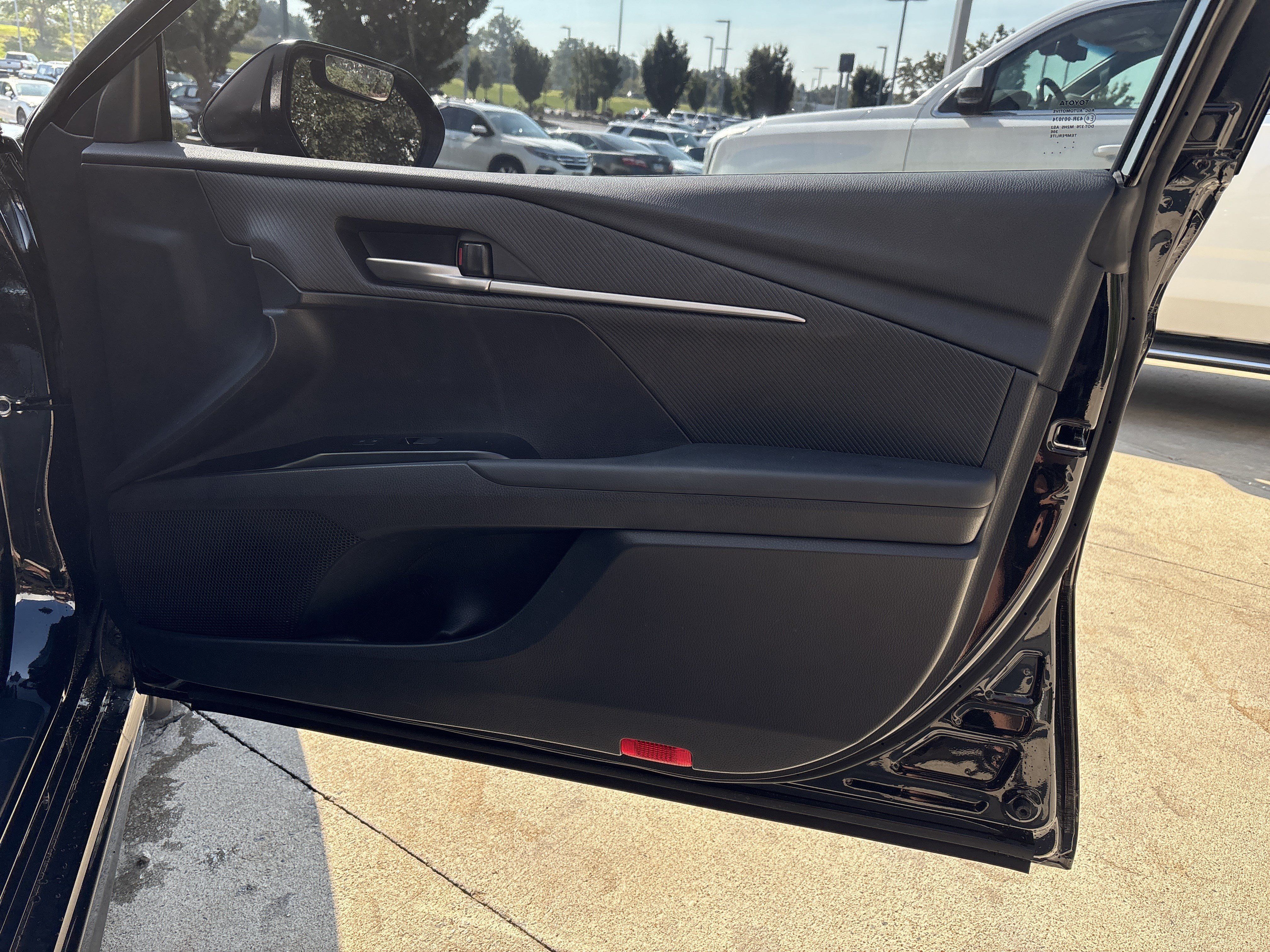 Used 2025 Toyota Camry SE FWD image 26