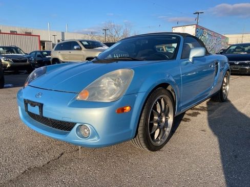 Used 2003 Toyota MR2 image 3