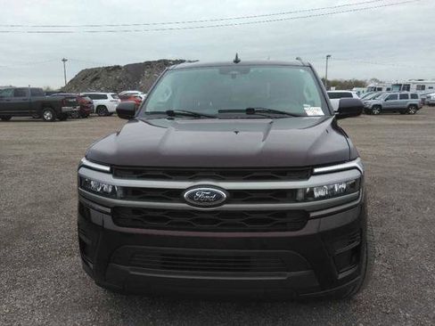 Used 2024 Ford Expedition Max XLT image 2