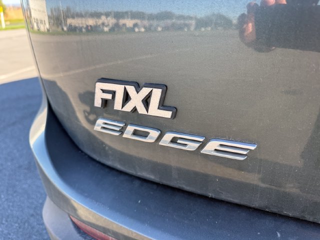 Used 2015 Ford Edge SEL FWD image 18