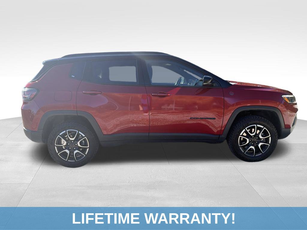 Used 2025 Jeep Compass Trailhawk w/ Trailhawk Elite Group AWD/4WD image 18