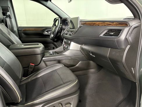 Used 2023 Chevrolet Suburban Premier image 17