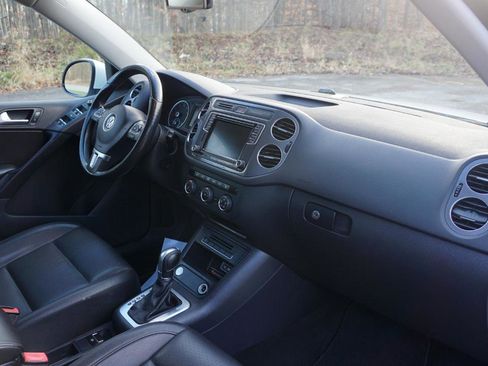 Used 2017 Volkswagen Tiguan Wolfsburg Edition FWD image 12