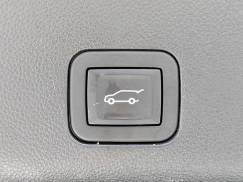 Used 2025 Chevrolet Tahoe LT AWD/4WD image 13