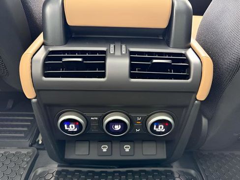 New 2025 Land Rover Defender 90 V8 image 29