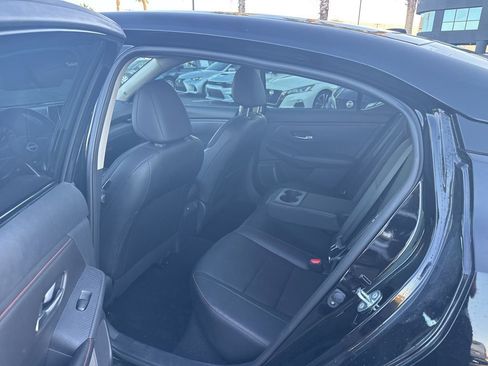 Used 2025 Nissan Sentra SR w/ SR Premium Package image 18