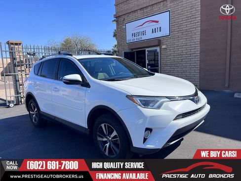 Used 2017 Toyota RAV4 XLE image 1