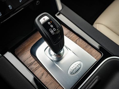 Used 2022 Land Rover Discovery Sport SE image 21