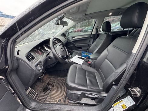 Used 2017 Volkswagen Golf Alltrack SE image 3