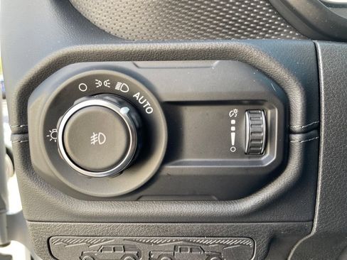 Used 2024 Jeep Wrangler Unlimited Rubicon w/ Technology Group AWD/4WD image 15