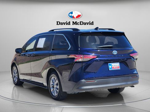 Used 2021 Toyota Sienna LE image 4