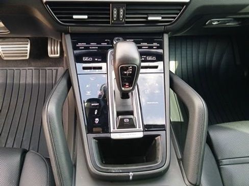Used 2022 Porsche Cayenne S image 19