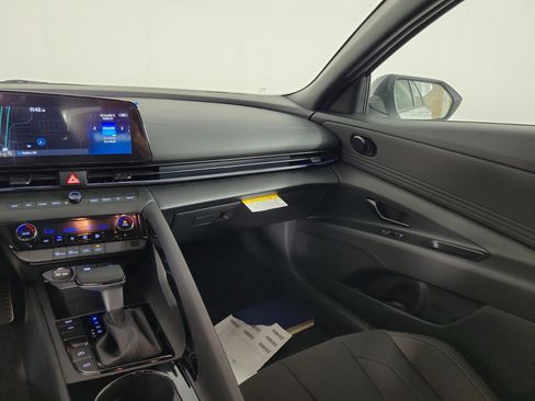 New 2025 Hyundai Elantra SEL image 7