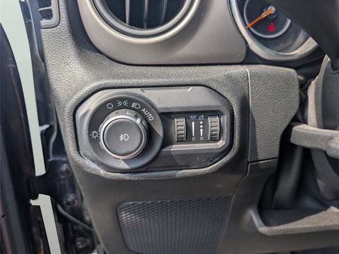 Used 2018 Jeep Wrangler Unlimited Sport S image 27