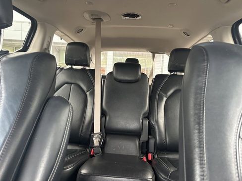 Used 2022 Chrysler Pacifica Touring-L w/ Uconnect Theater Family Group image 12