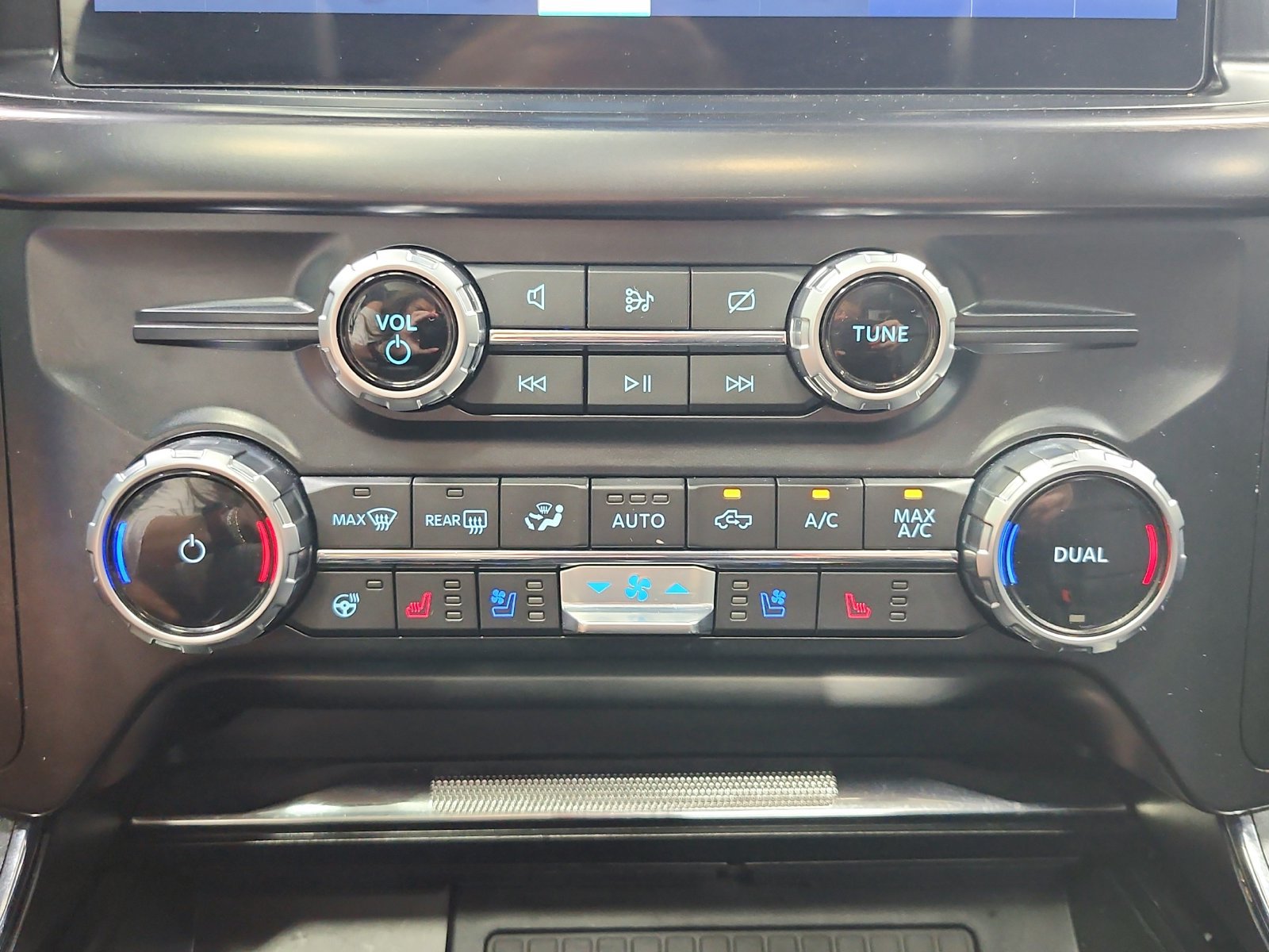 Used 2023 Ford F150 Lariat w/ Equipment Group 502A High AWD/4WD image 19