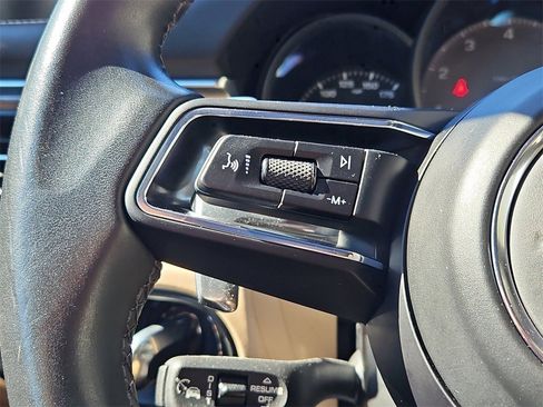 Certified 2023 Porsche Macan S image 27