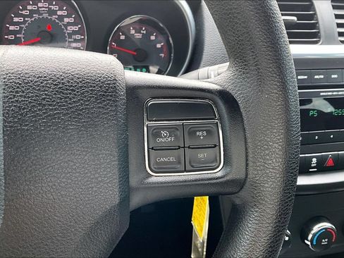 Used 2013 Dodge Avenger SE FWD image 19