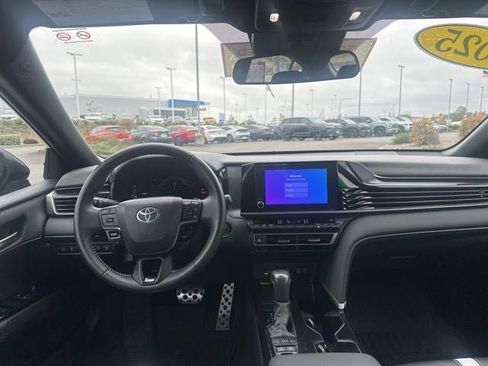 Used 2025 Toyota Camry SE AWD/4WD image 11