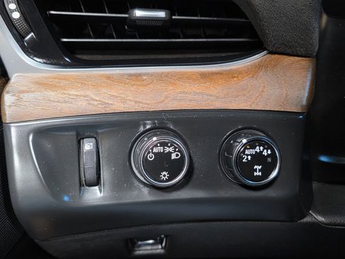 Used 2019 Cadillac Escalade Premium Luxury image 45