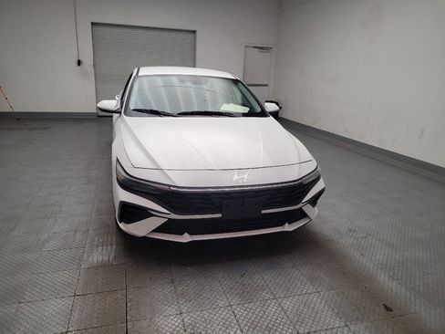 Used 2025 Hyundai Elantra SE FWD image 14