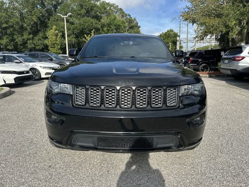 Used 2019 Jeep Grand Cherokee Altitude RWD image 9