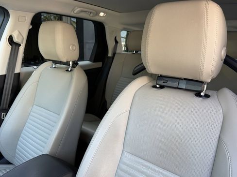 Used 2023 Land Rover Discovery Sport S image 16