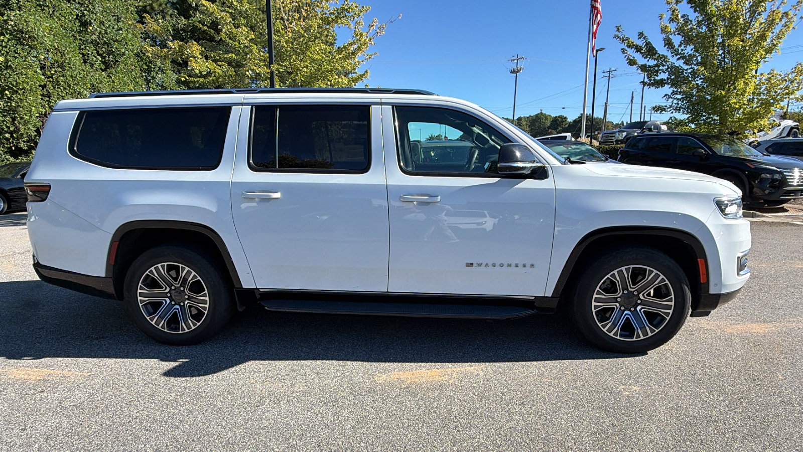 Used 2024 Jeep Wagoneer L Series II w/ Flexible Seating Group AWD/4WD image 7
