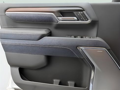 New 2025 GMC Sierra 2500 Denali w/ Denali Reserve Package image 27