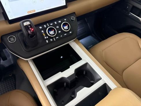 New 2025 Land Rover Defender 110 S image 23