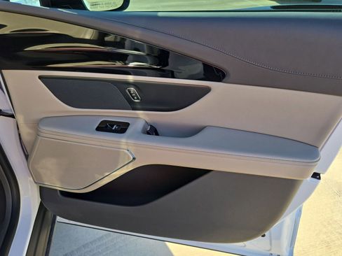 Used 2024 Lincoln Nautilus Premier image 24