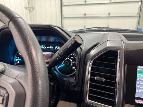 Used 2015 Ford F150 XLT w/ Equipment Group 302A Luxury AWD/4WD image 18