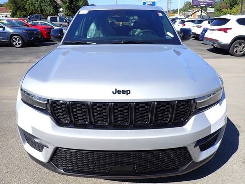 New 2025 Jeep Grand Cherokee Altitude image 10
