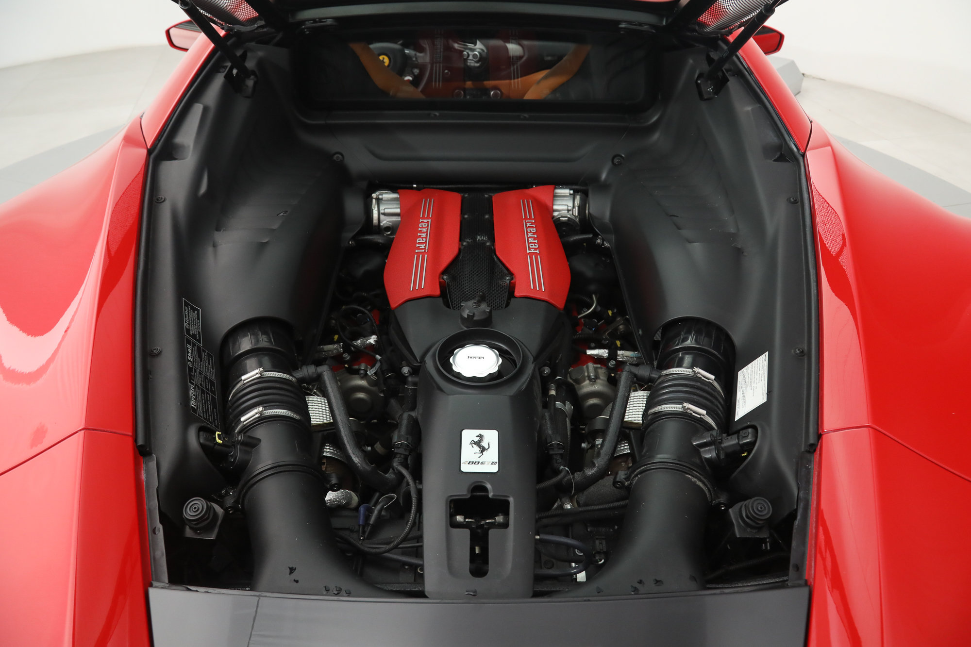 Used 2018 Ferrari 488 GTB RWD image 32