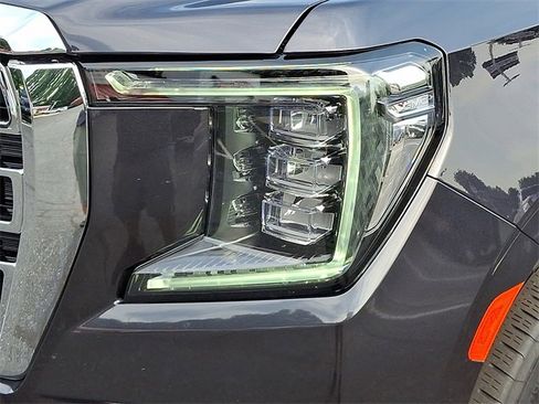 Used 2023 GMC Yukon XL SLT image 9