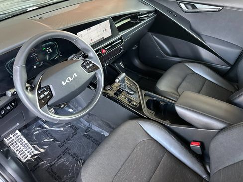 Certified 2023 Kia Niro SX Touring FWD image 12