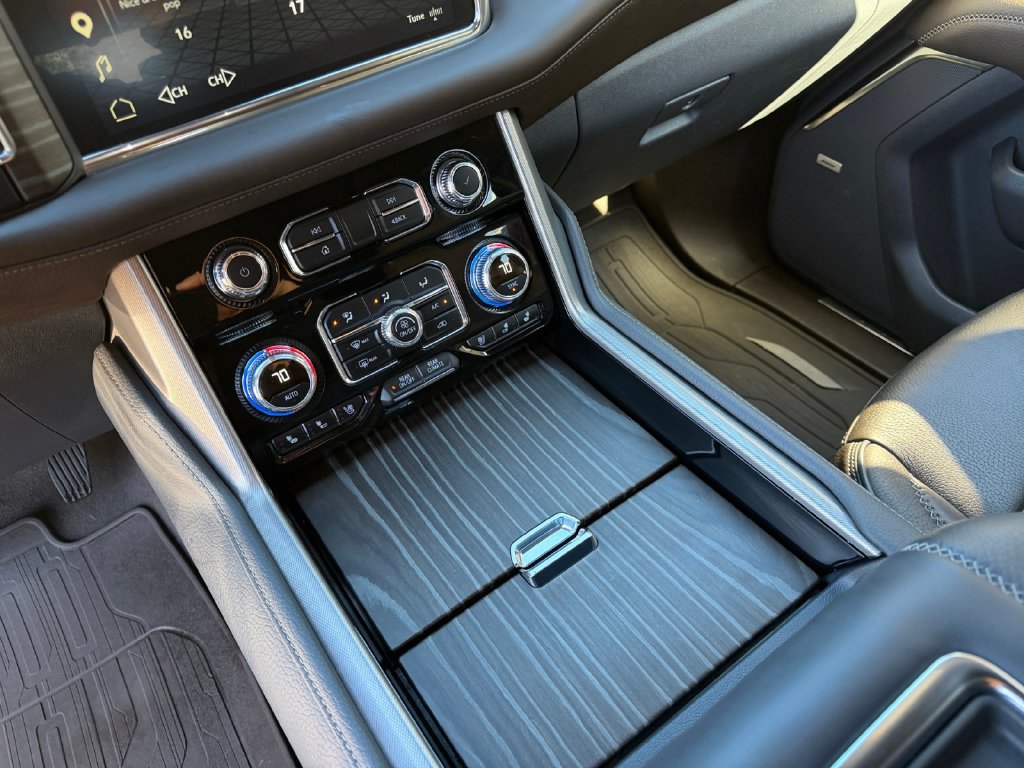 Used 2024 GMC Yukon Denali AWD/4WD image 21