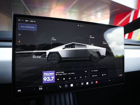 Used 2024 Tesla Cybertruck AWD Crew Cab image 29