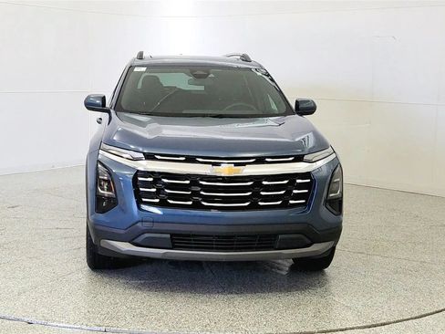 Used 2025 Chevrolet Equinox LT FWD image 2