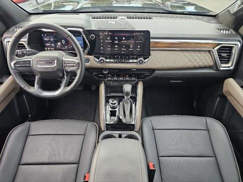 Used 2024 GMC Canyon Denali image 4