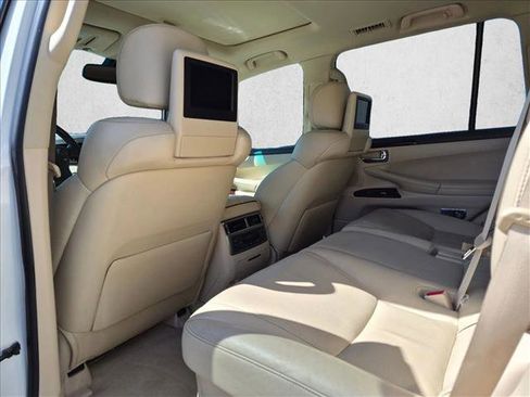 Used 2014 Lexus LX 570 4WD image 12
