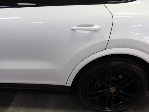 Used 2022 Porsche Cayenne Platinum Edition AWD/4WD image 34