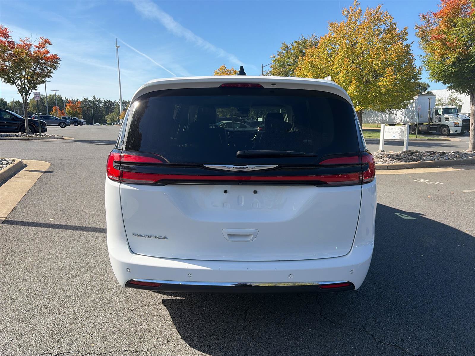 Used 2024 Chrysler Pacifica Touring-L FWD image 6
