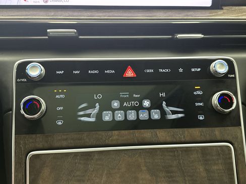 Certified 2025 Genesis GV80 2.5T Select image 19